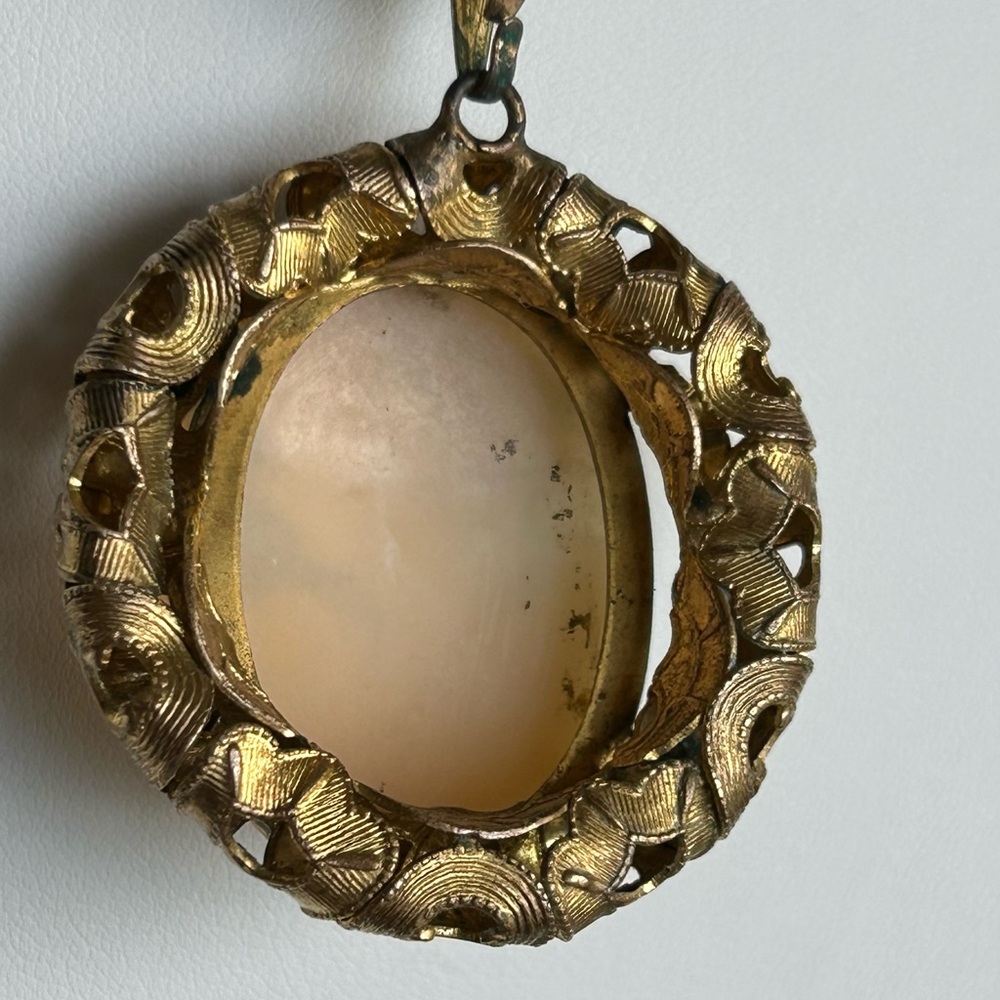 Vintage Brass Bold Carved Shell Cameo Dimensional Lady Floral Pendant w Chain - Picture 5 of 11
